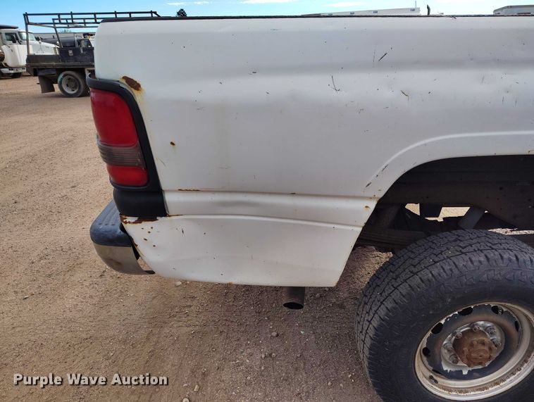 image for item IP9722 2002 Dodge Ram 2500 SLT pickup truck