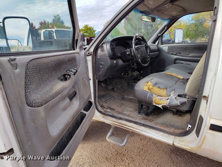 image for item IP9722 2002 Dodge Ram 2500 SLT pickup truck