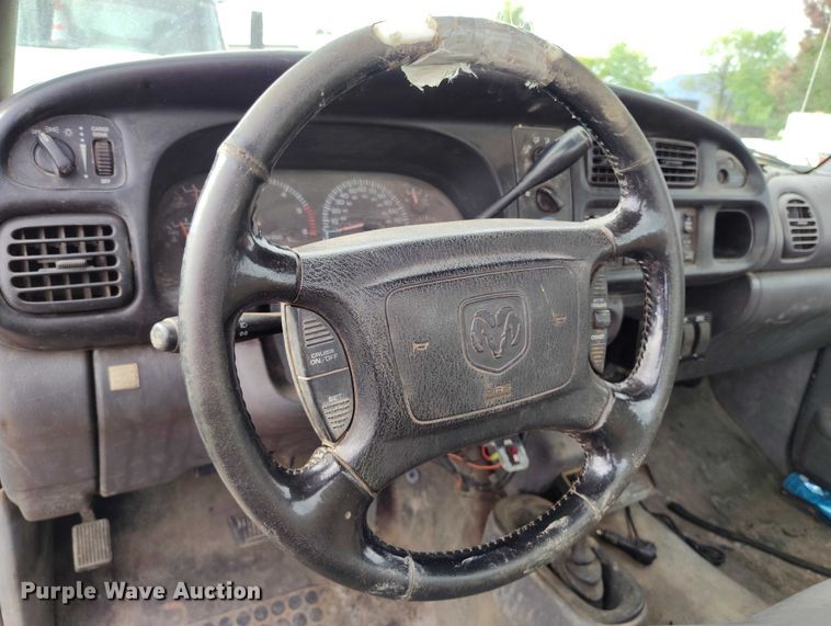 image for item IP9722 2002 Dodge Ram 2500 SLT pickup truck