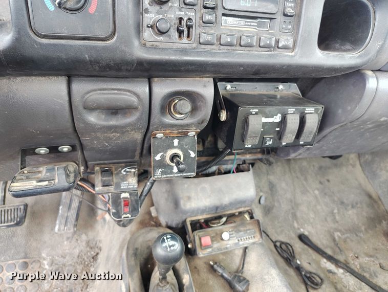 image for item IP9722 2002 Dodge Ram 2500 SLT pickup truck