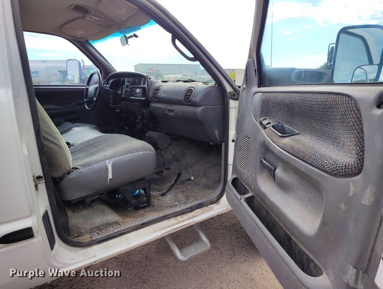 image for item IP9722 2002 Dodge Ram 2500 SLT pickup truck