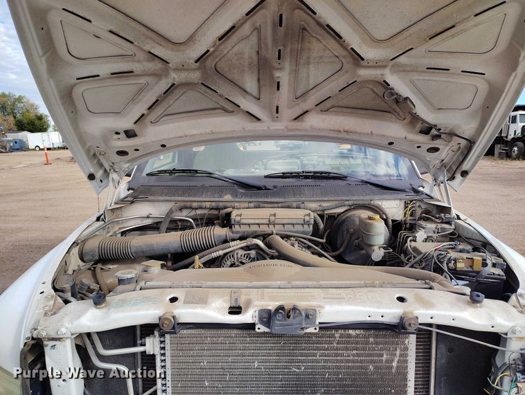 image for item IP9722 2002 Dodge Ram 2500 SLT pickup truck