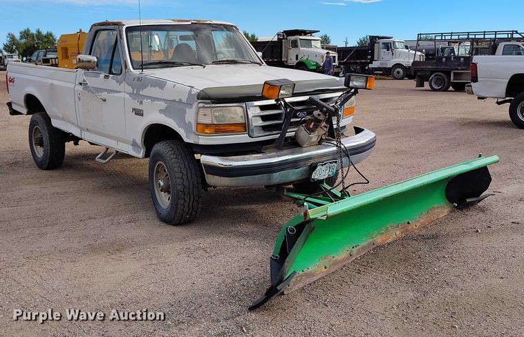 image for item IP9723 1997 Ford F250 XL pickup truck