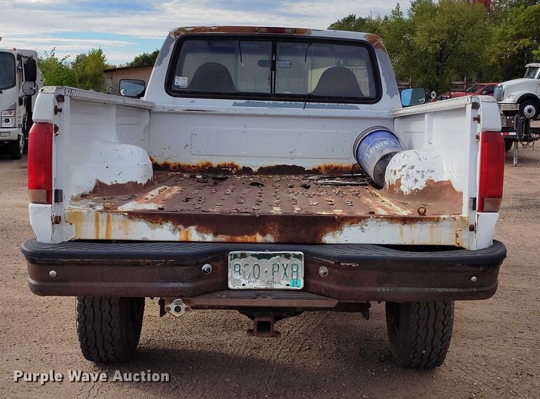 image for item IP9723 1997 Ford F250 XL pickup truck