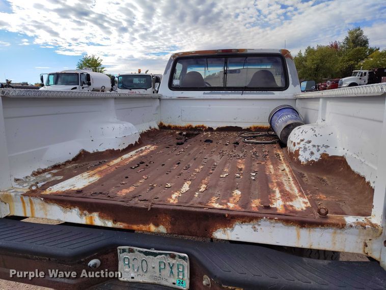 image for item IP9723 1997 Ford F250 XL pickup truck