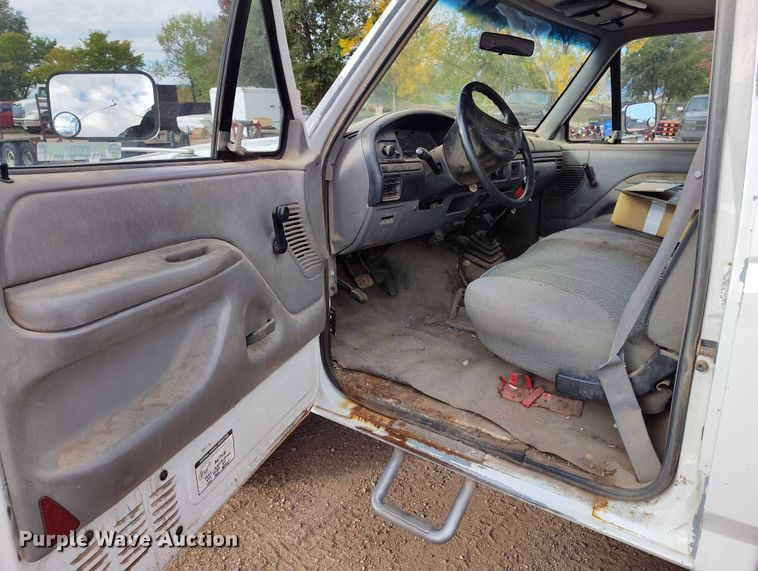 image for item IP9723 1997 Ford F250 XL pickup truck