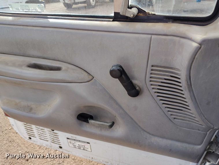 image for item IP9723 1997 Ford F250 XL pickup truck