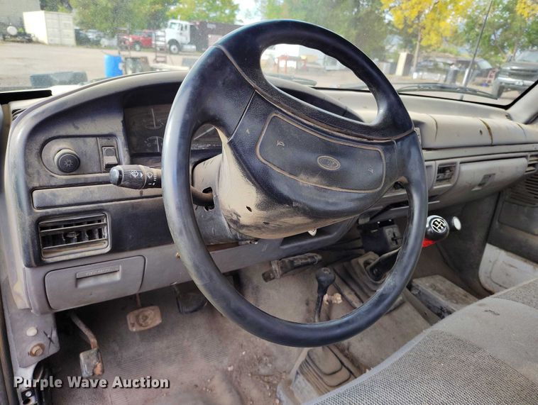 image for item IP9723 1997 Ford F250 XL pickup truck