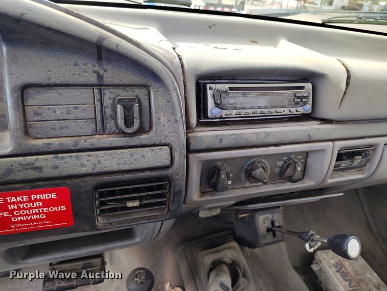 image for item IP9723 1997 Ford F250 XL pickup truck