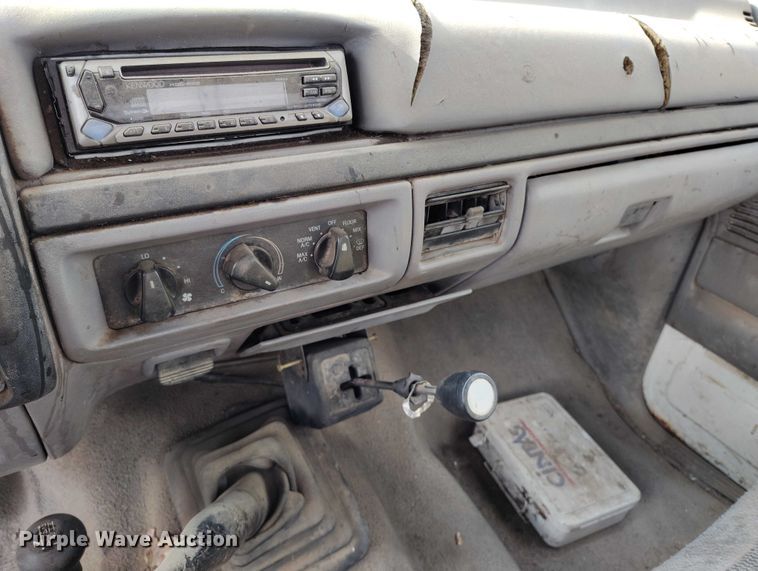 image for item IP9723 1997 Ford F250 XL pickup truck