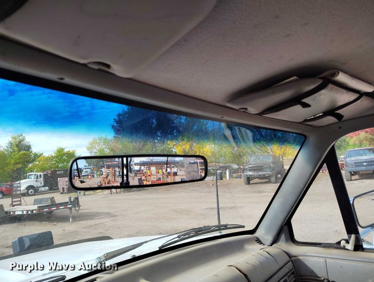 image for item IP9723 1997 Ford F250 XL pickup truck