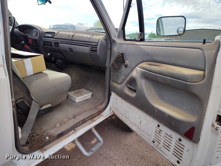 image for item IP9723 1997 Ford F250 XL pickup truck