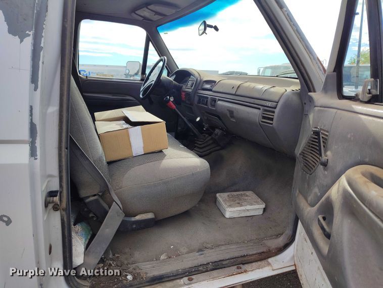 image for item IP9723 1997 Ford F250 XL pickup truck