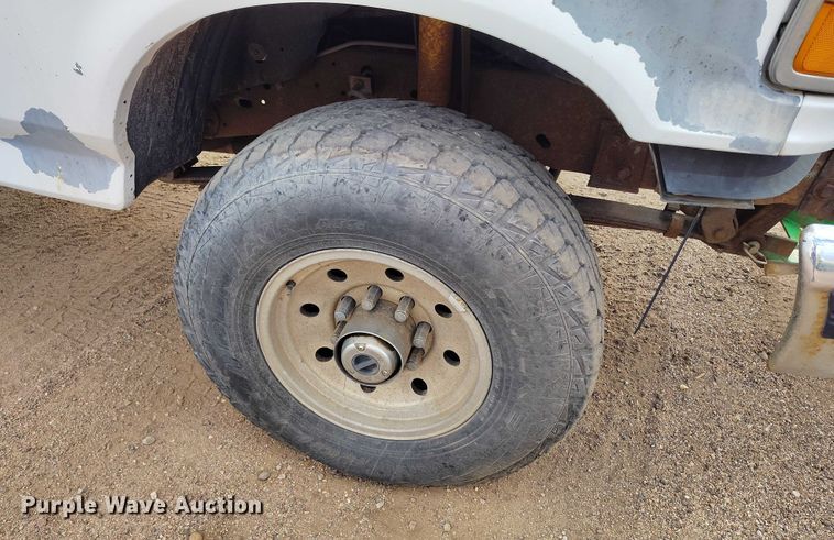 image for item IP9723 1997 Ford F250 XL pickup truck