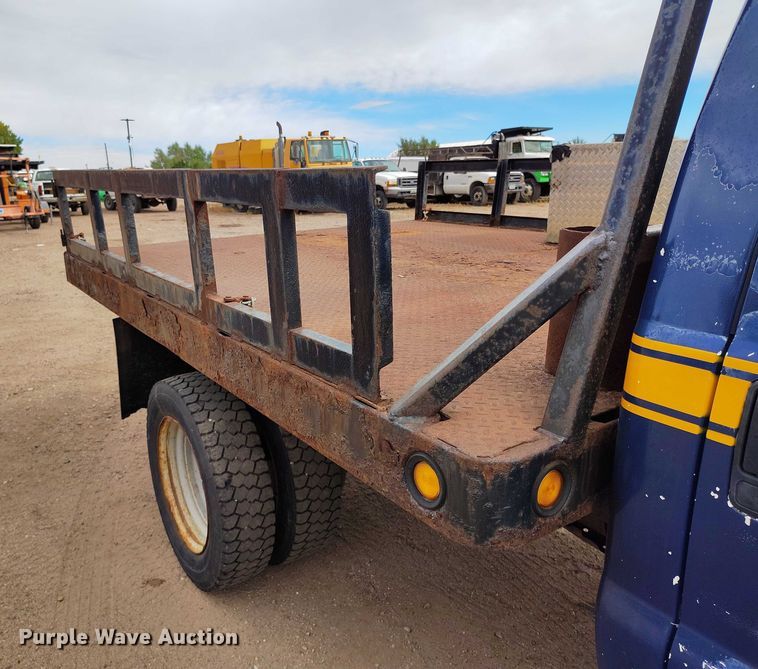 image for item IP9724 1999 Ford F550 Super Duty flatbed truck