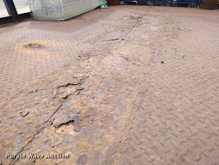 image for item IP9724 1999 Ford F550 Super Duty flatbed truck