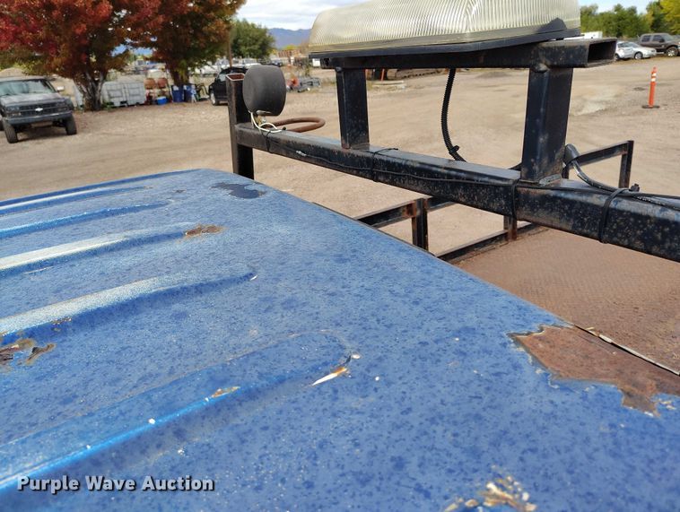 image for item IP9724 1999 Ford F550 Super Duty flatbed truck