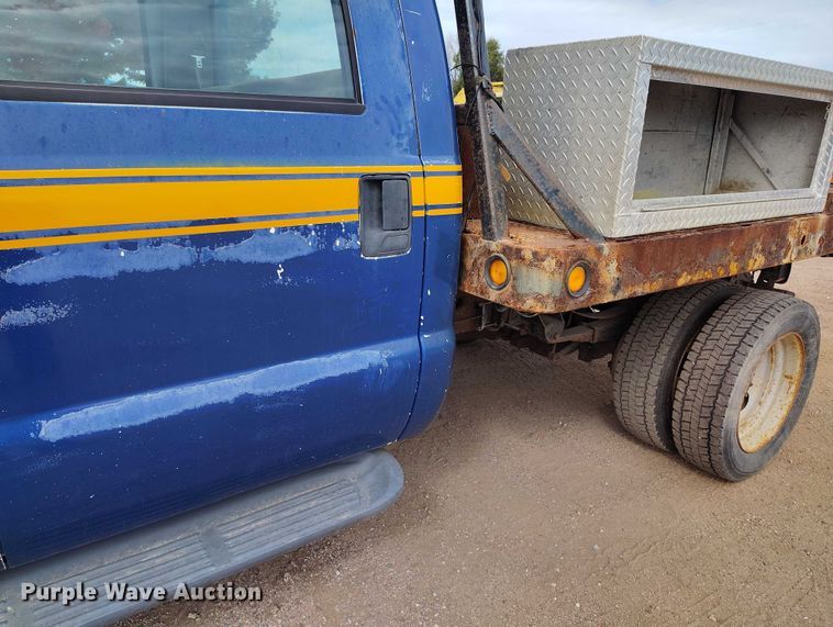 image for item IP9724 1999 Ford F550 Super Duty flatbed truck