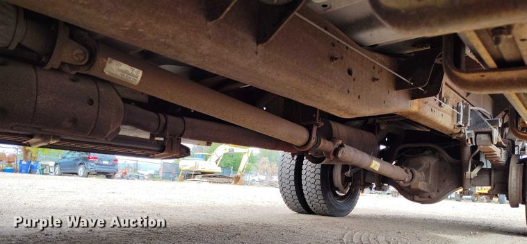 image for item IP9724 1999 Ford F550 Super Duty flatbed truck