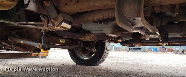 image for item IP9724 1999 Ford F550 Super Duty flatbed truck