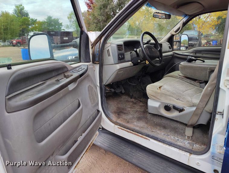 image for item IP9724 1999 Ford F550 Super Duty flatbed truck