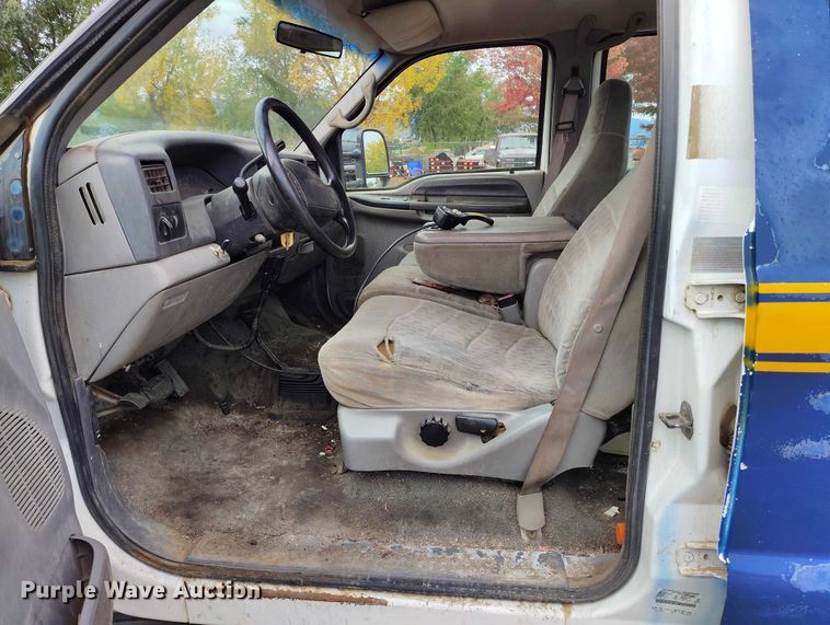 image for item IP9724 1999 Ford F550 Super Duty flatbed truck