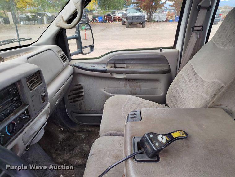 image for item IP9724 1999 Ford F550 Super Duty flatbed truck