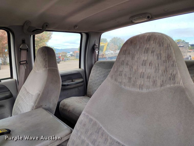 image for item IP9724 1999 Ford F550 Super Duty flatbed truck