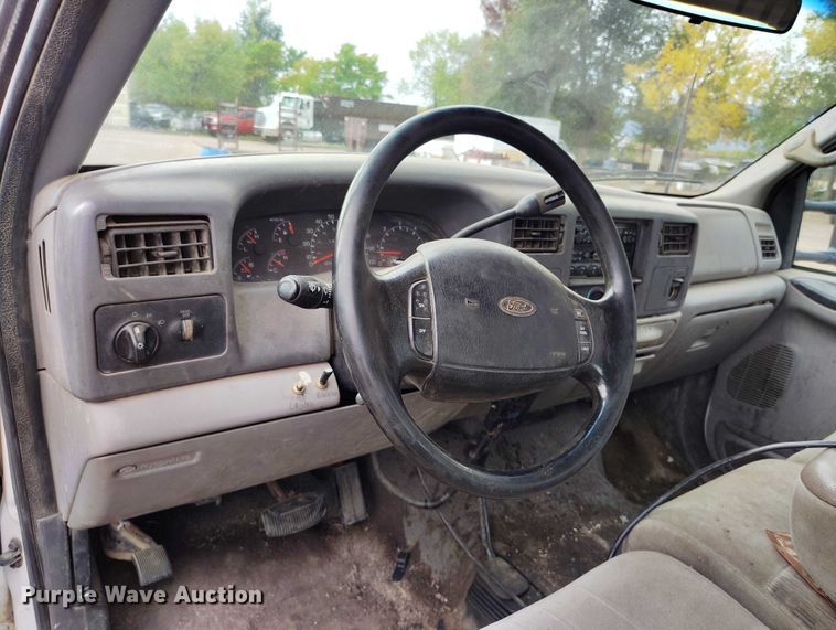 image for item IP9724 1999 Ford F550 Super Duty flatbed truck