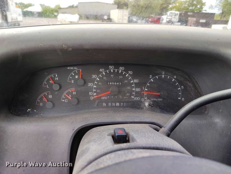 image for item IP9724 1999 Ford F550 Super Duty flatbed truck