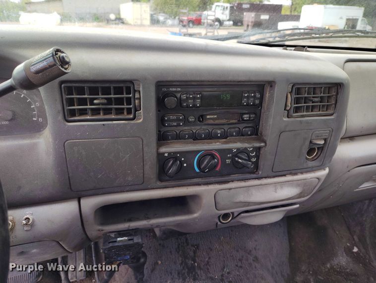 image for item IP9724 1999 Ford F550 Super Duty flatbed truck