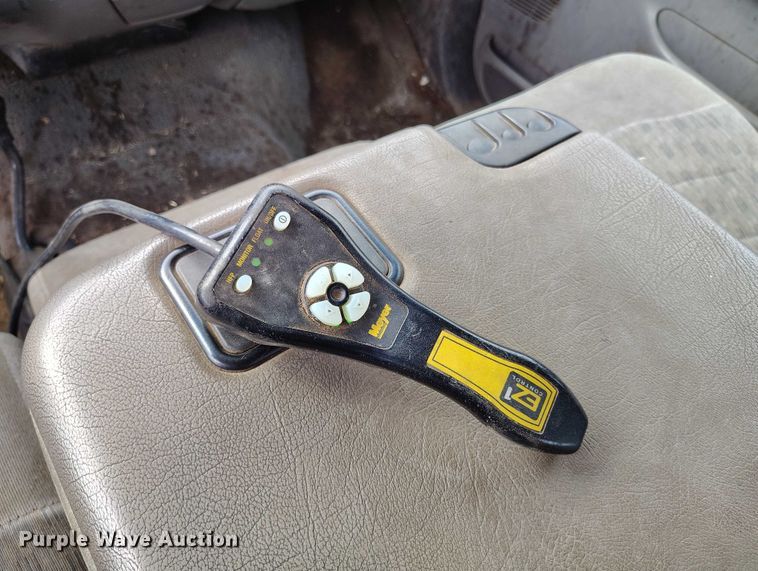 image for item IP9724 1999 Ford F550 Super Duty flatbed truck