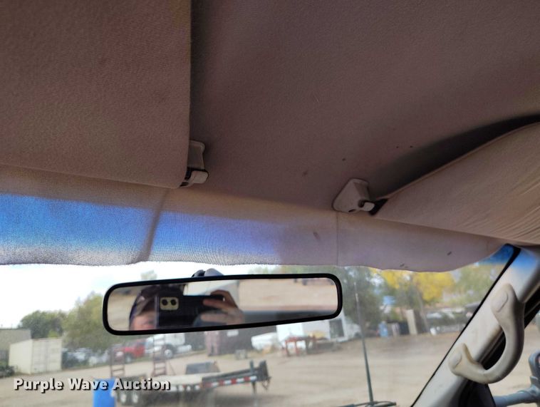 image for item IP9724 1999 Ford F550 Super Duty flatbed truck