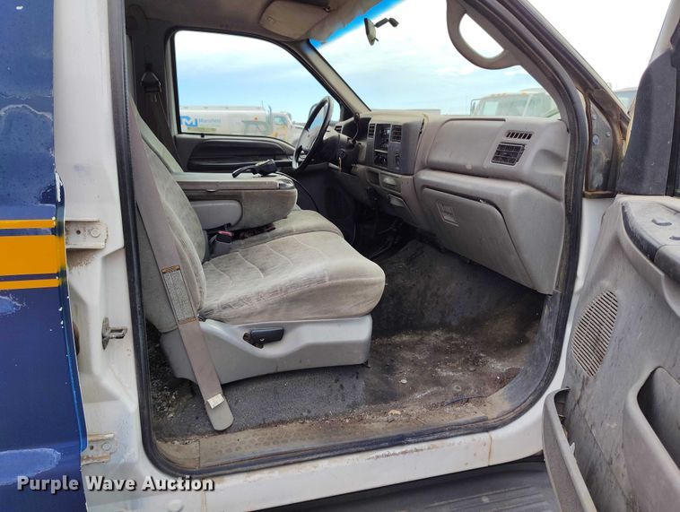 image for item IP9724 1999 Ford F550 Super Duty flatbed truck