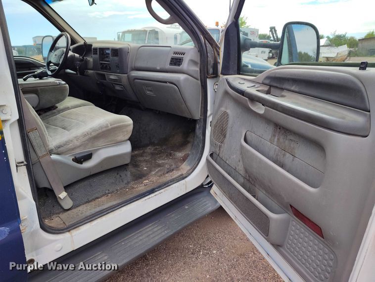 image for item IP9724 1999 Ford F550 Super Duty flatbed truck