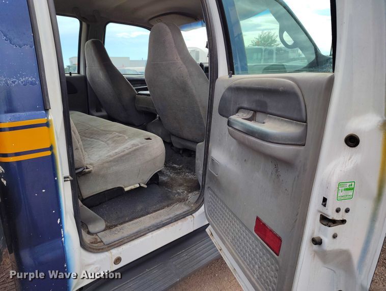 image for item IP9724 1999 Ford F550 Super Duty flatbed truck