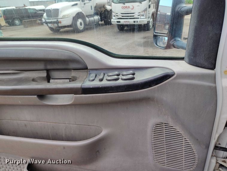 image for item IP9724 1999 Ford F550 Super Duty flatbed truck