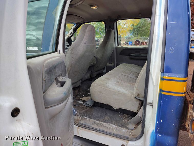 image for item IP9724 1999 Ford F550 Super Duty flatbed truck