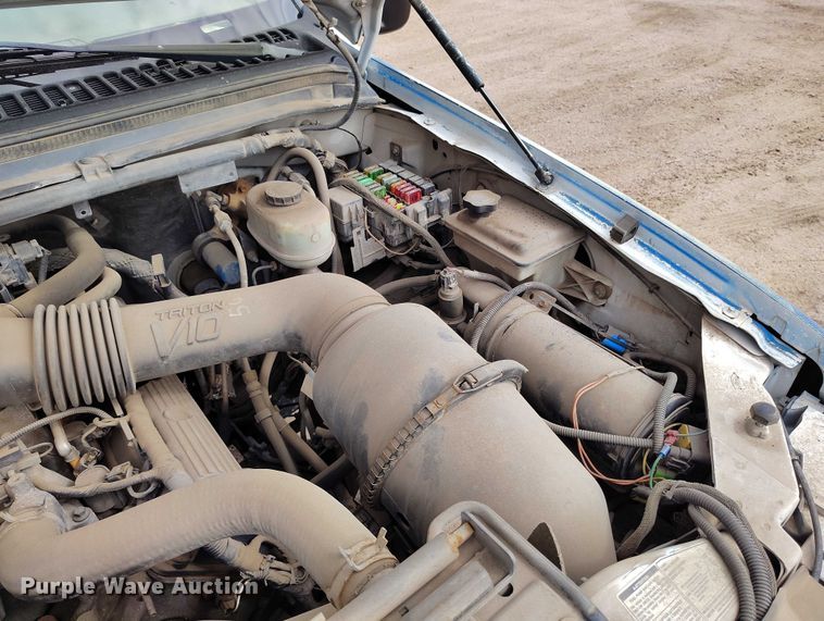 image for item IP9724 1999 Ford F550 Super Duty flatbed truck