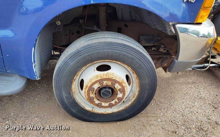 image for item IP9724 1999 Ford F550 Super Duty flatbed truck