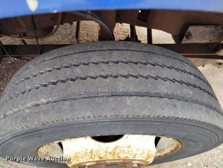 image for item IP9724 1999 Ford F550 Super Duty flatbed truck