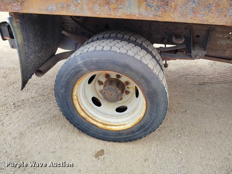 image for item IP9724 1999 Ford F550 Super Duty flatbed truck