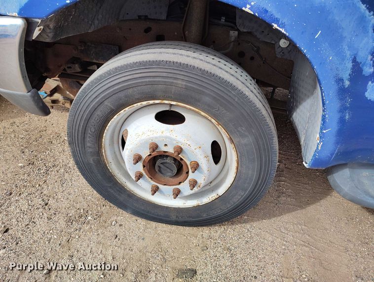 image for item IP9724 1999 Ford F550 Super Duty flatbed truck