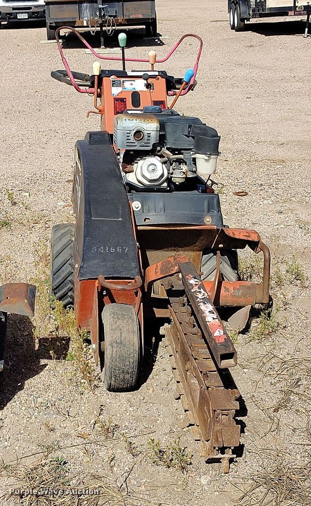image for item IP9729 2006 Ditch Witch trencher