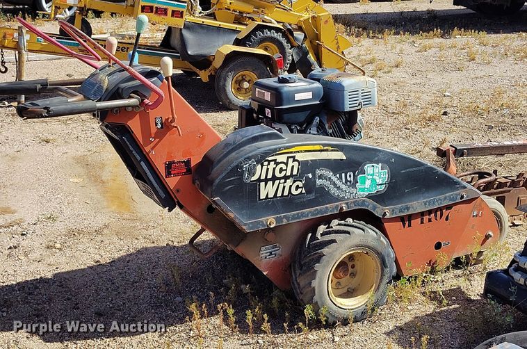 image for item IP9729 2006 Ditch Witch trencher