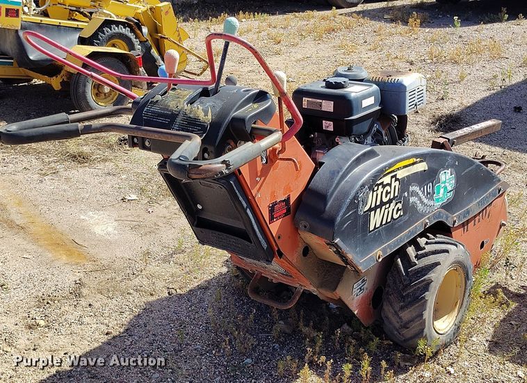 image for item IP9729 2006 Ditch Witch trencher