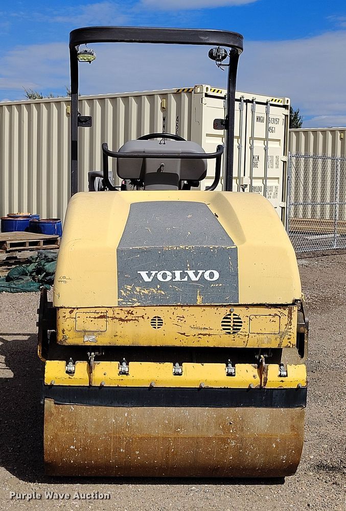 image for item IP9730 2011 Volvo DD29 double drum vibratory roller