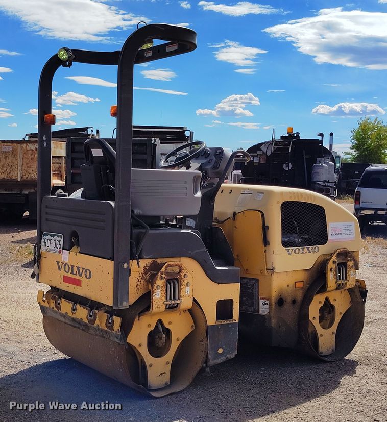 image for item IP9730 2011 Volvo DD29 double drum vibratory roller