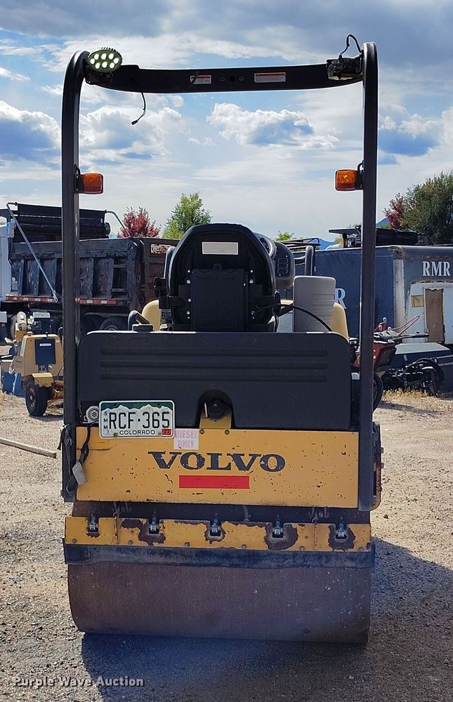 image for item IP9730 2011 Volvo DD29 double drum vibratory roller