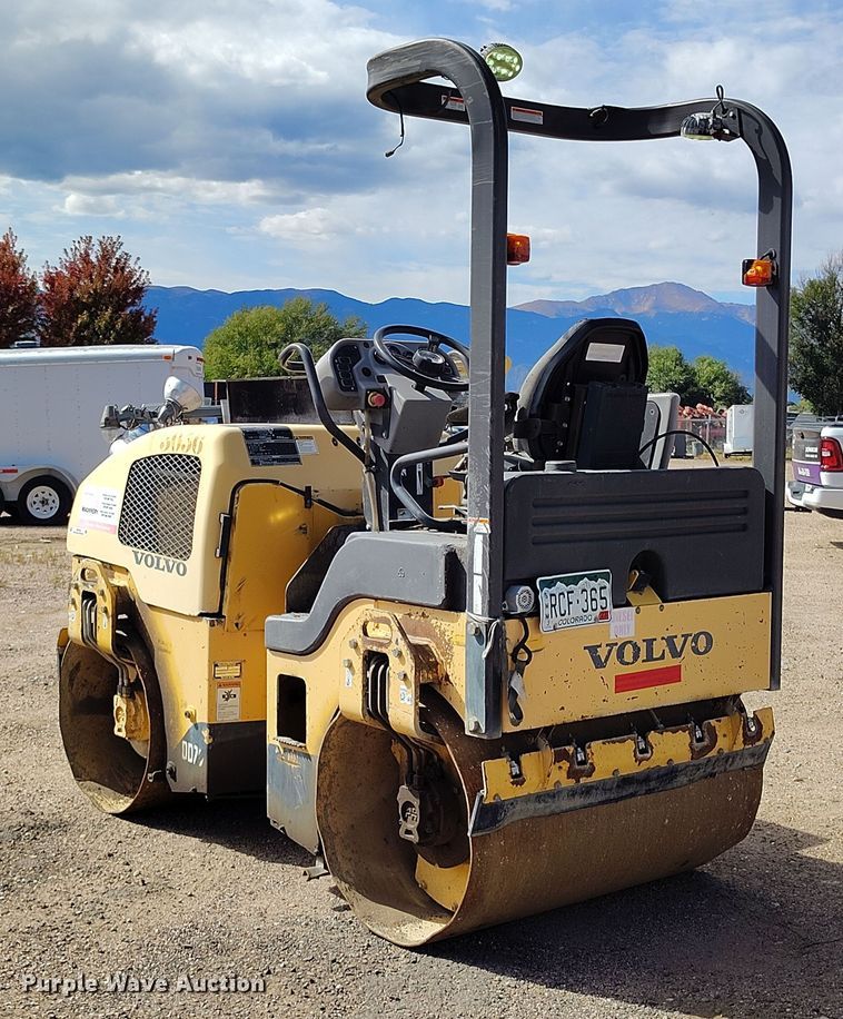 image for item IP9730 2011 Volvo DD29 double drum vibratory roller